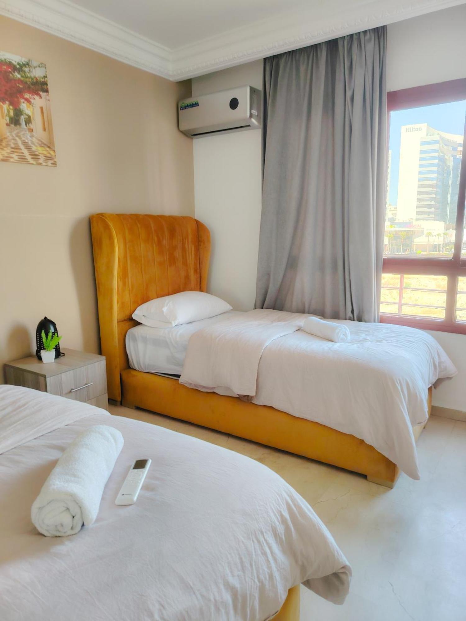 טנג'יר Moderne Appartement Au Plein Centre-Ville En Face Hilton & La Gare De Train Tgv Avec Climatisation מראה חיצוני תמונה
