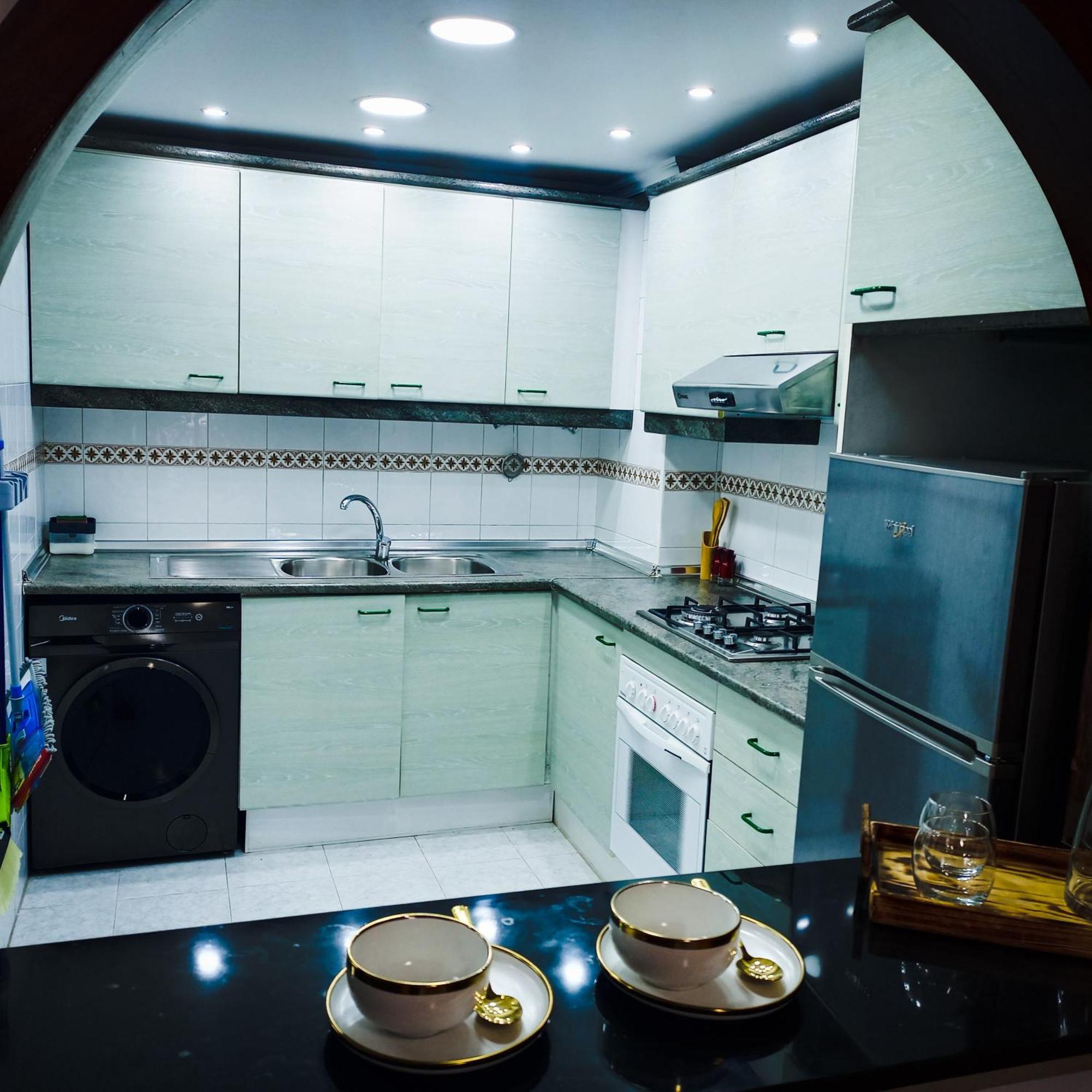 טנג'יר Moderne Appartement Au Plein Centre-Ville En Face Hilton & La Gare De Train Tgv Avec Climatisation מראה חיצוני תמונה